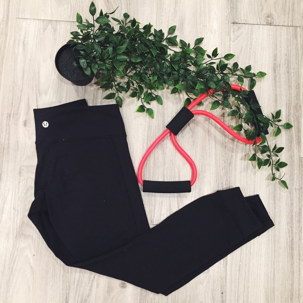 Black Lululemon mid rise crops